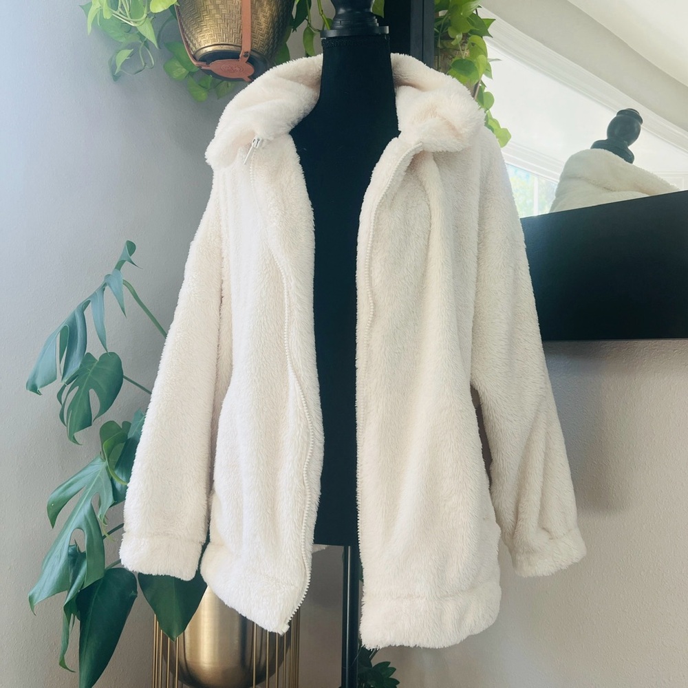 Old Navy Women's Cozy White Sherpa Jacket